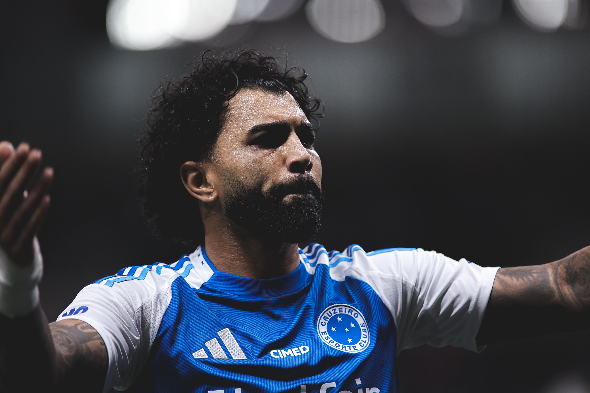 Hoje no Cruzeiro, Gabigol ganha parabéns do Flamengo no dia do seu aniversário
