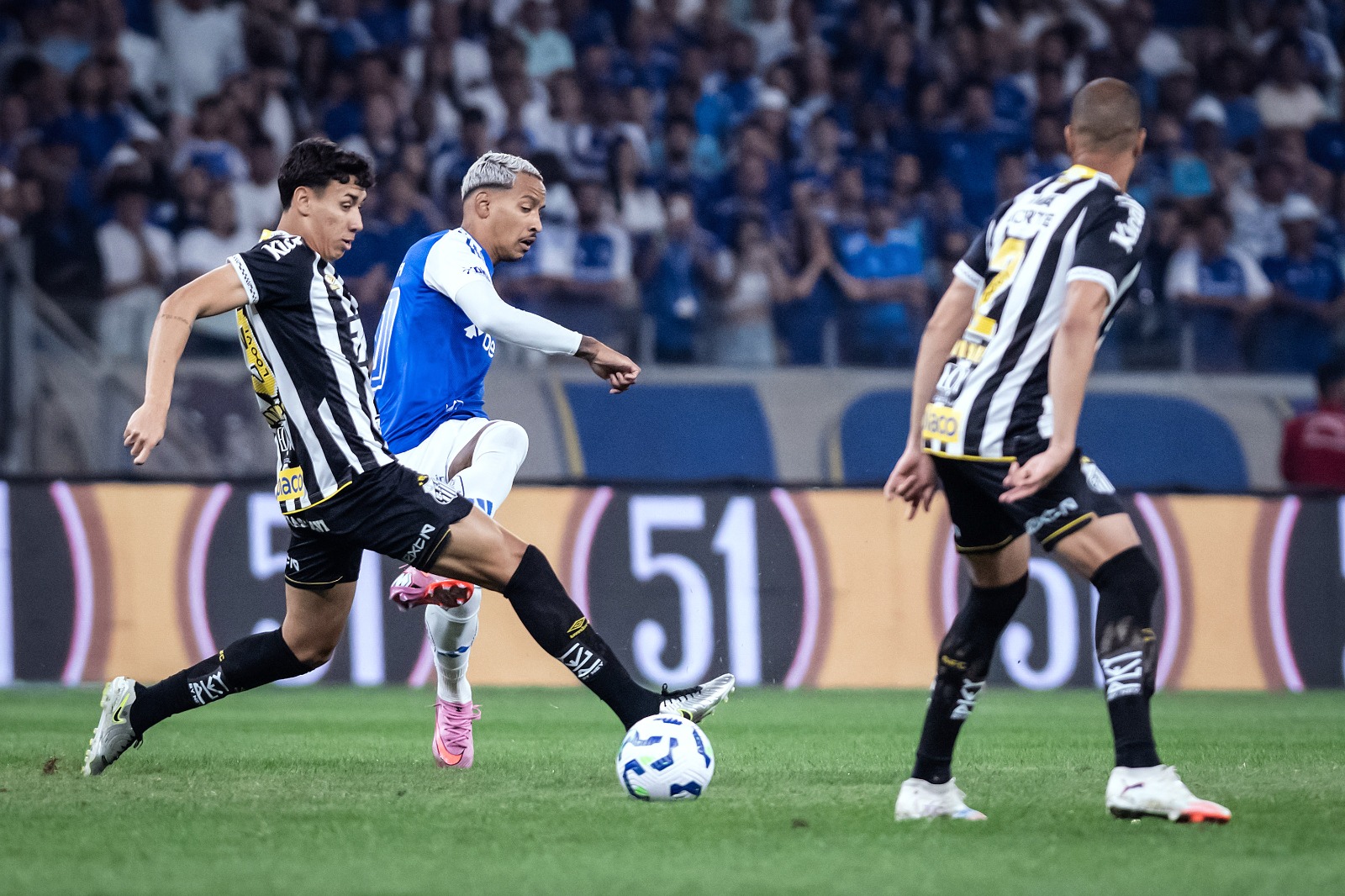Lucas Silva e Leonardo Jardim atribuem queda de rendimento do Cruzeiro diante do Santos ao cansaço