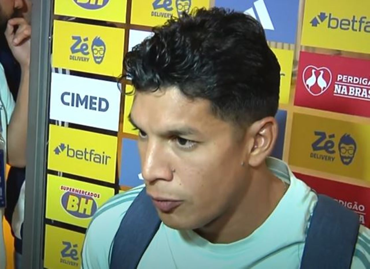 Lucas Romero analisa queda de rendimento do Cruzeiro e também reclama de arbitragem contra o Santos