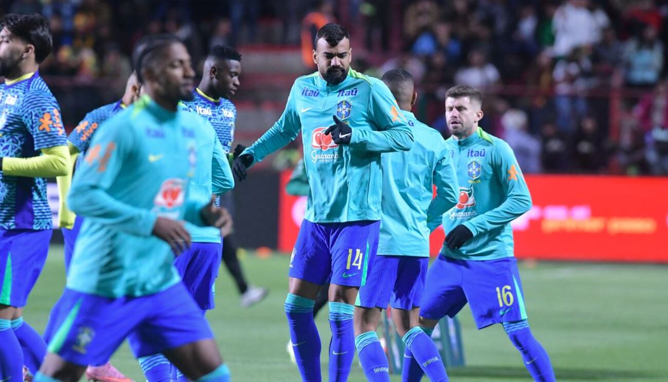 Fabrício Bruno, do Cruzeiro, retorna a BH após jogar os 90 minutos de Bolívia x Brasil