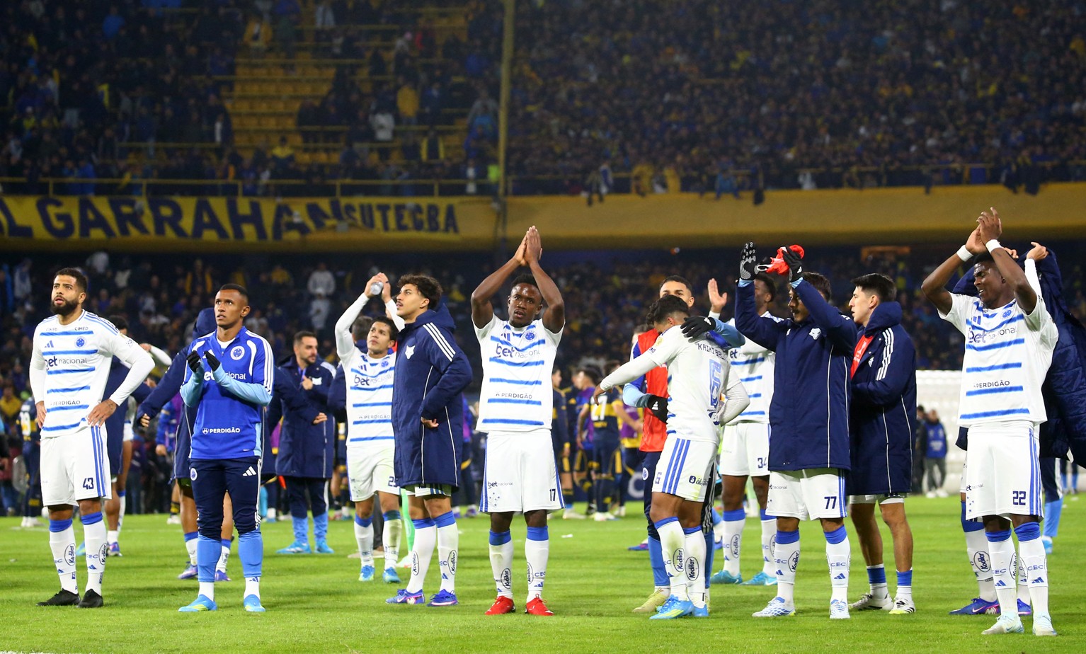 Análise: Cruzeiro suporta pressão na Bombonera e consegue levar decisão pro Mineirão