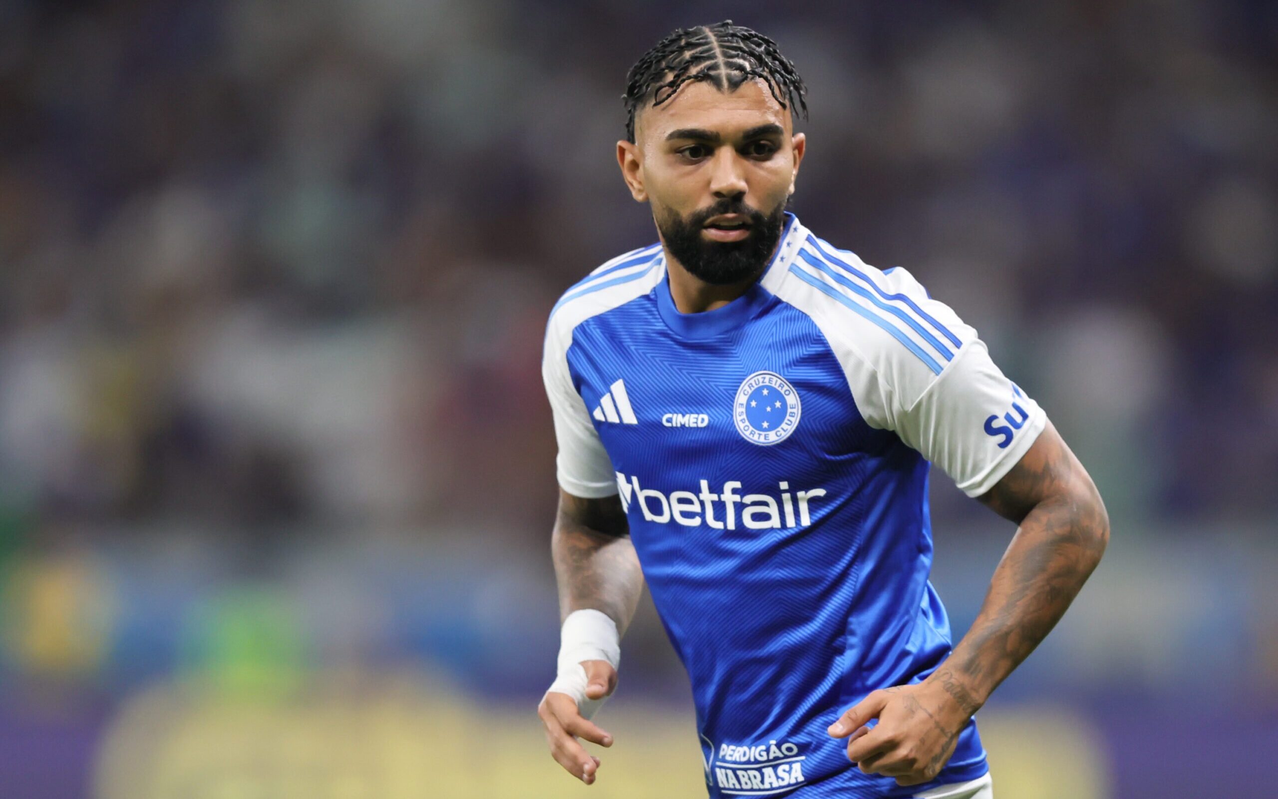 Gabigol e outros jogadores tiveram parte de salários desviados por golpistas