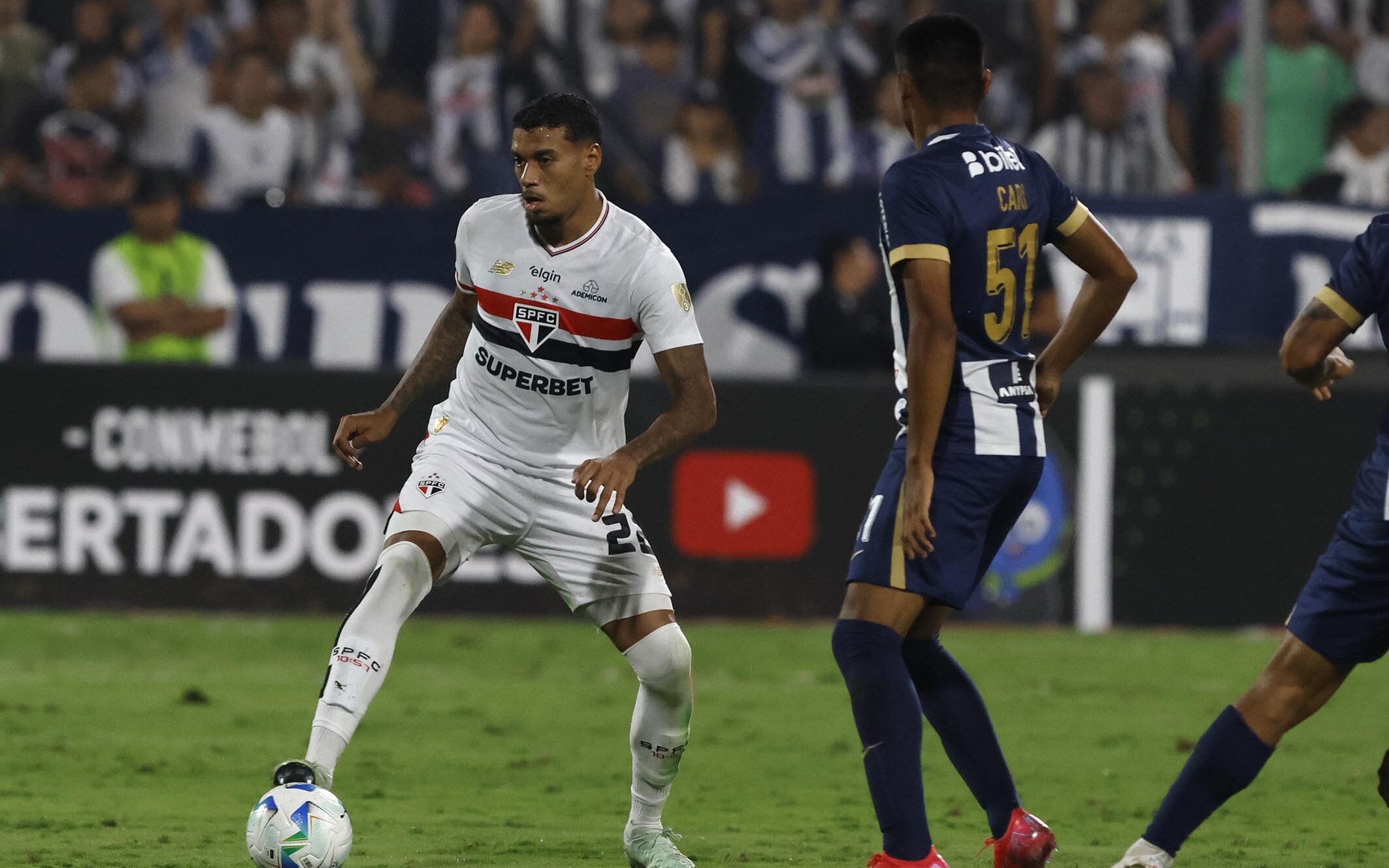 Atlético negocia com zagueiro do Sassuolo para vaga de Igor Rabello; saiba detalhes