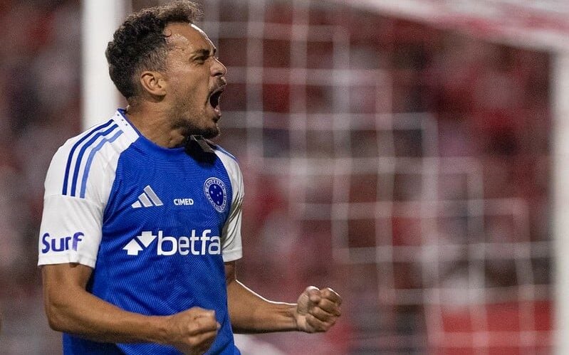 Cruzeiro consegue efeito suspensivo e Eduardo pode atuar contra o Internacional