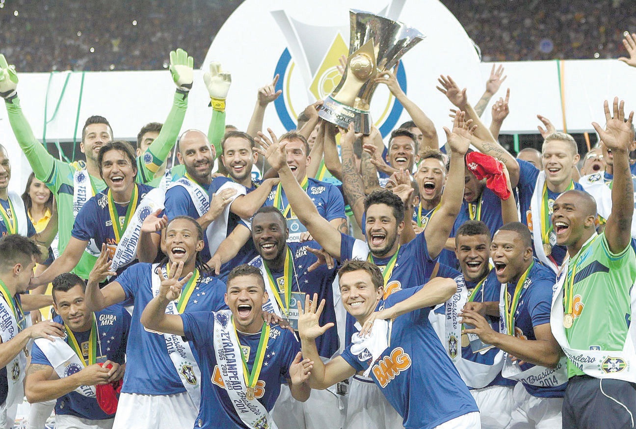 Qual o aproveitamento do Cruzeiro no primeiro turno nos títulos do Brasileiro de pontos corridos?