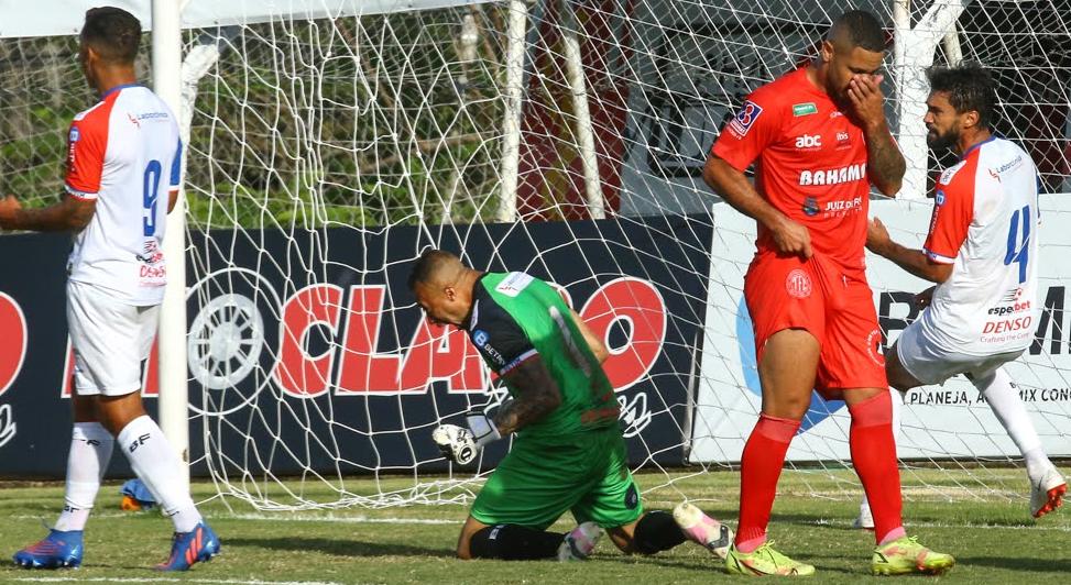 Thulio terminou duelo como nome do jogo