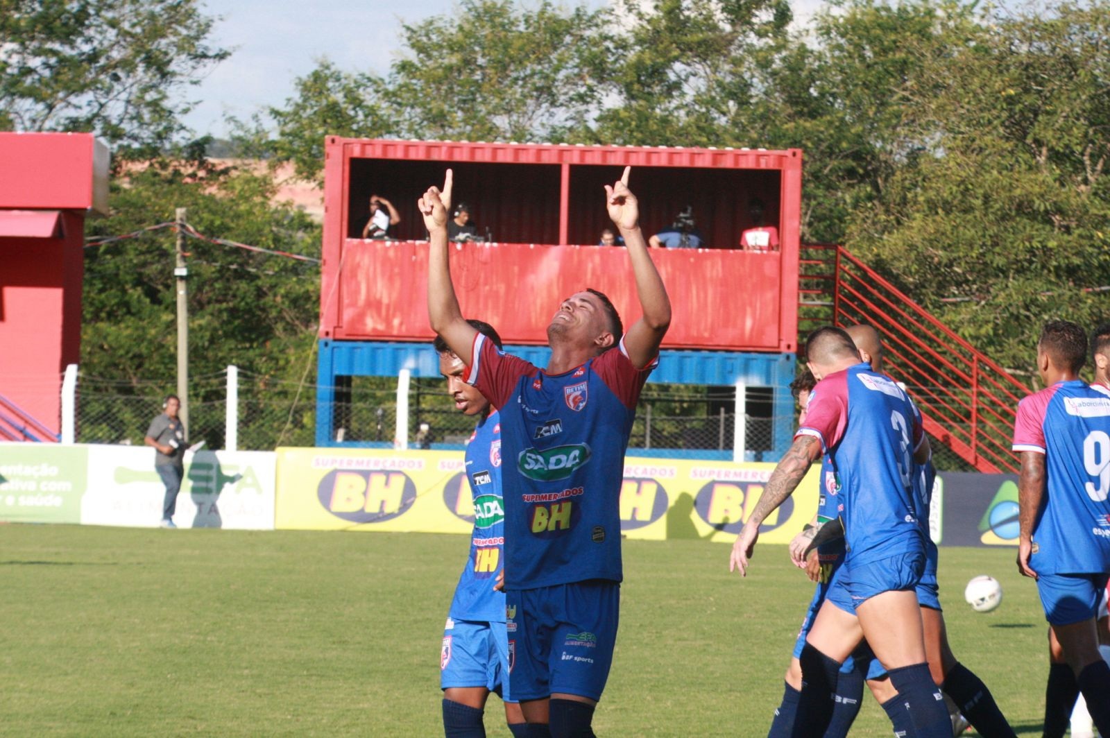 Betim venceu o Ipatinga por 3 a 2, com 2 gols de Levi