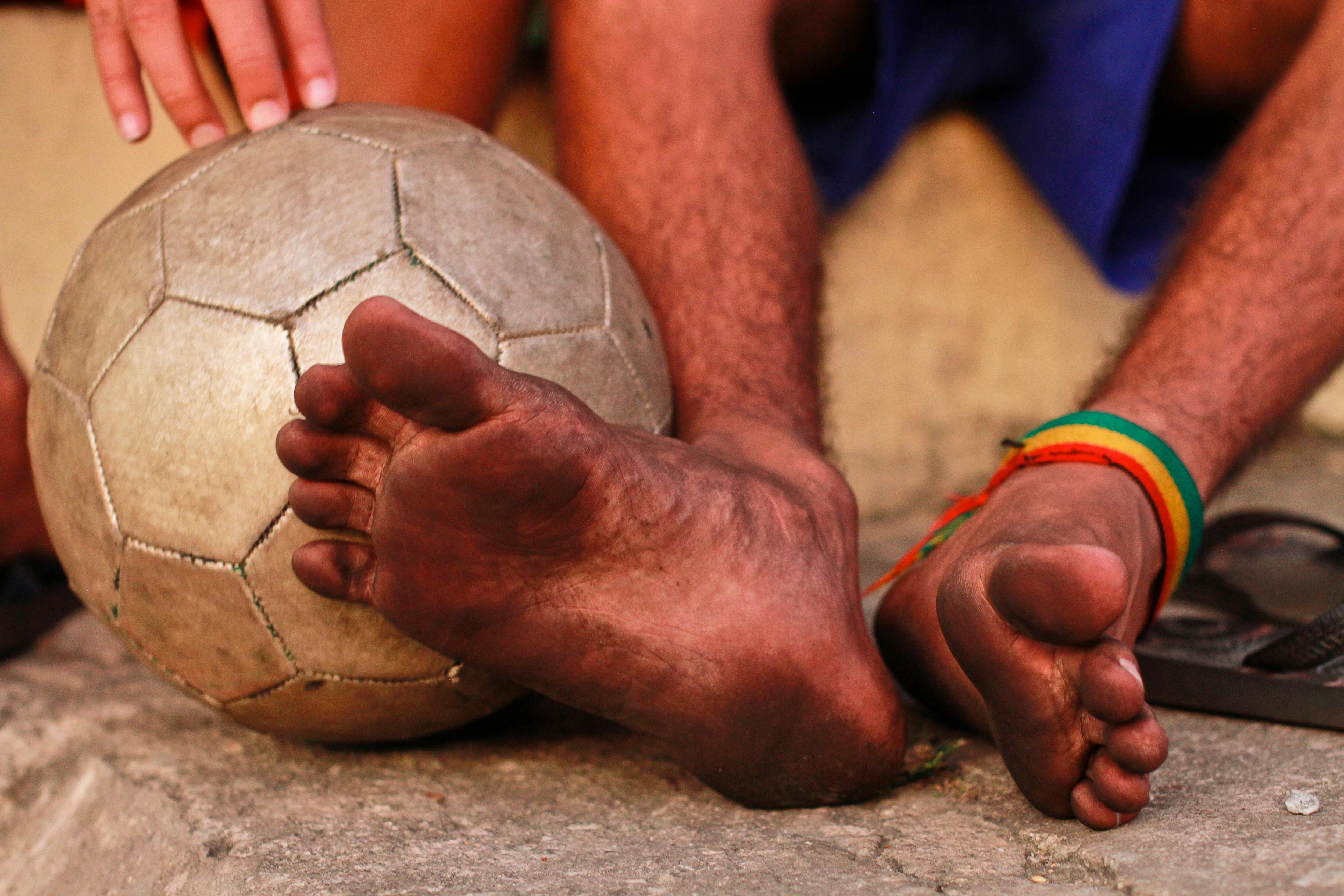 Apenas um a cada cinco jovens aprende a jogar futebol nas ruas, aponta  pesquisa