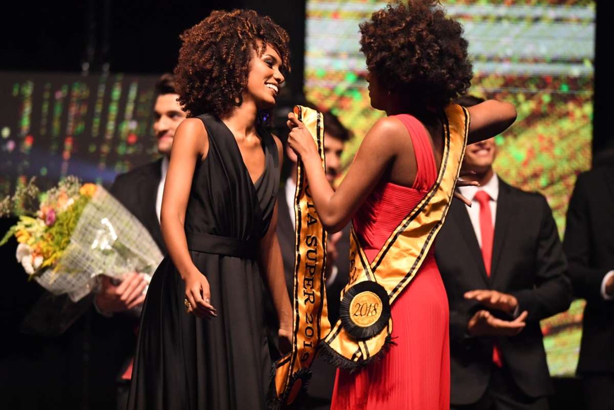 Marcella Fernanda recebe a faixa do GGS 2019