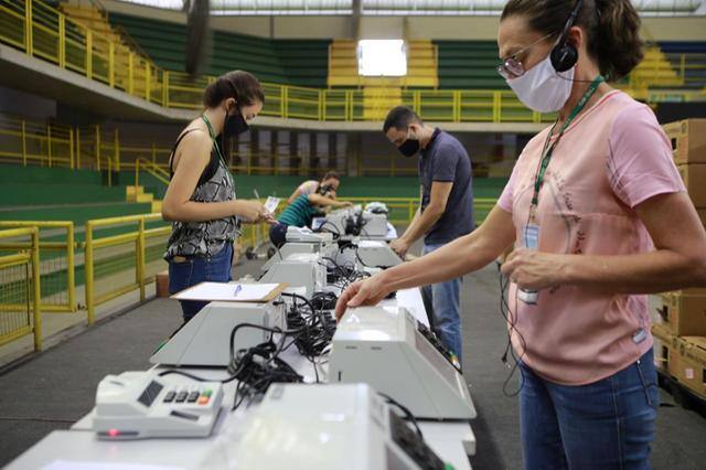 Justiça Eleitoral realiza testes técnicos nas urnas eletrônicas em Betim