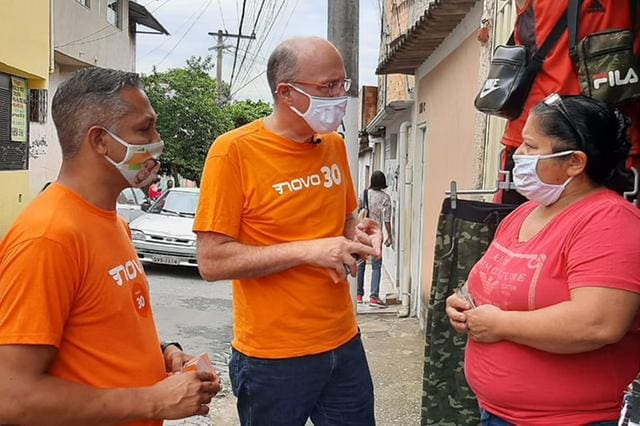 No último dia de campanha, Rodrigo Paiva faz caminhada na Região Oeste de BH 