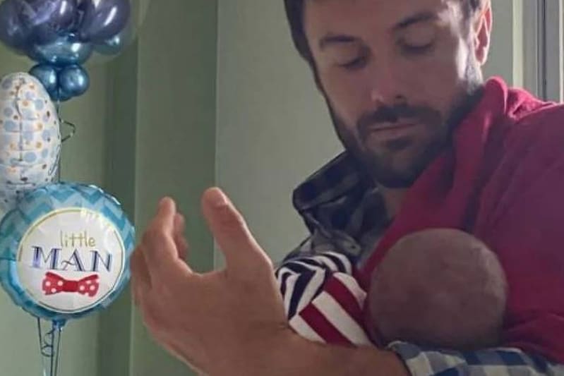 Nasce primeiro filho do ator Kayky Brito: 'Papai e mamãe e o mundo te amam'