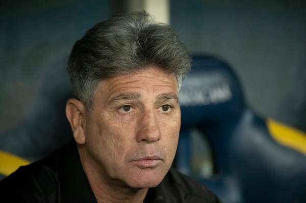 Grêmio rebaixa Goiás, se classifica para a Libertadores e sonha com o título