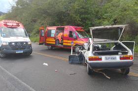 Batida entre dois veículos deixa cinco feridos na BR-383 no Sul de Minas