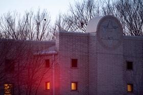 Homem que atacou sinagoga no Texas passou 'anos orando' para morrer como mártir