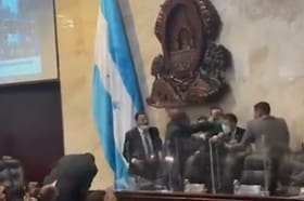 Parlamentares trocam socos e empurrões no Congresso de Honduras; veja vídeo