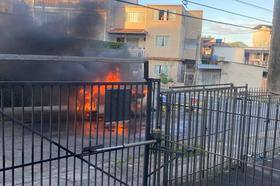 BH: Kombi de lanches pega fogo em rua do bairro João Pinheiro