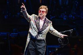 Elton John testa positivo para Covid e adia turnê nos EUA