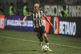 Galo: Arana não canta 'Cruzeiro' em hino e acirra rivalidade nas redes; assista