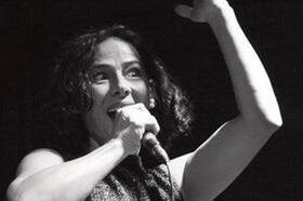 Cantora mineira Sonia Andrade faz show em homenagem à Edith Piaf