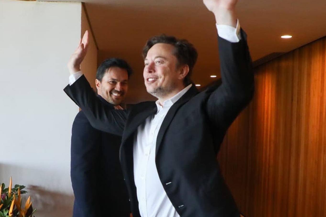 Jair Bolsonaro se reúne con Elon Musk en Brasil: quieren llevar internet a la selva amazónica