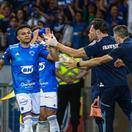 Cruzeiro precisa de três vitórias para subir, diz matemático