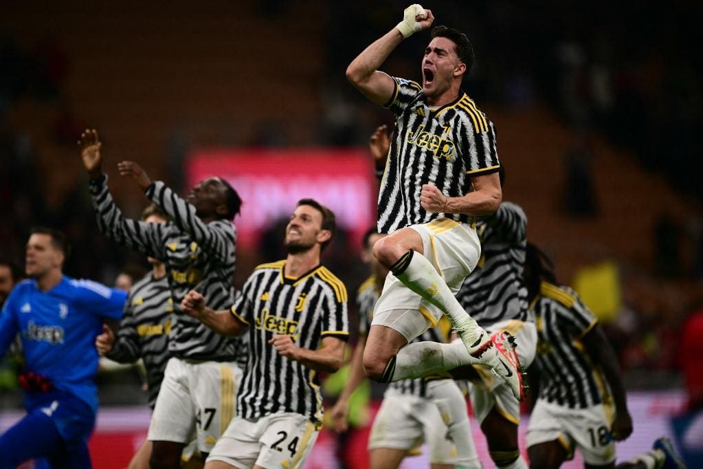 Itália: Juventus aproveita expulsão, ganha do Milan e entra na briga pelo  título