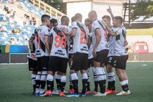 Globo aguarda possível queda de Vasco ou Santos para renovar contrato da Série B
