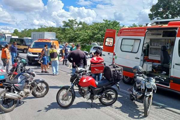 Garupa de moto por app morre atropelada por ônibus em Belo Horizonte