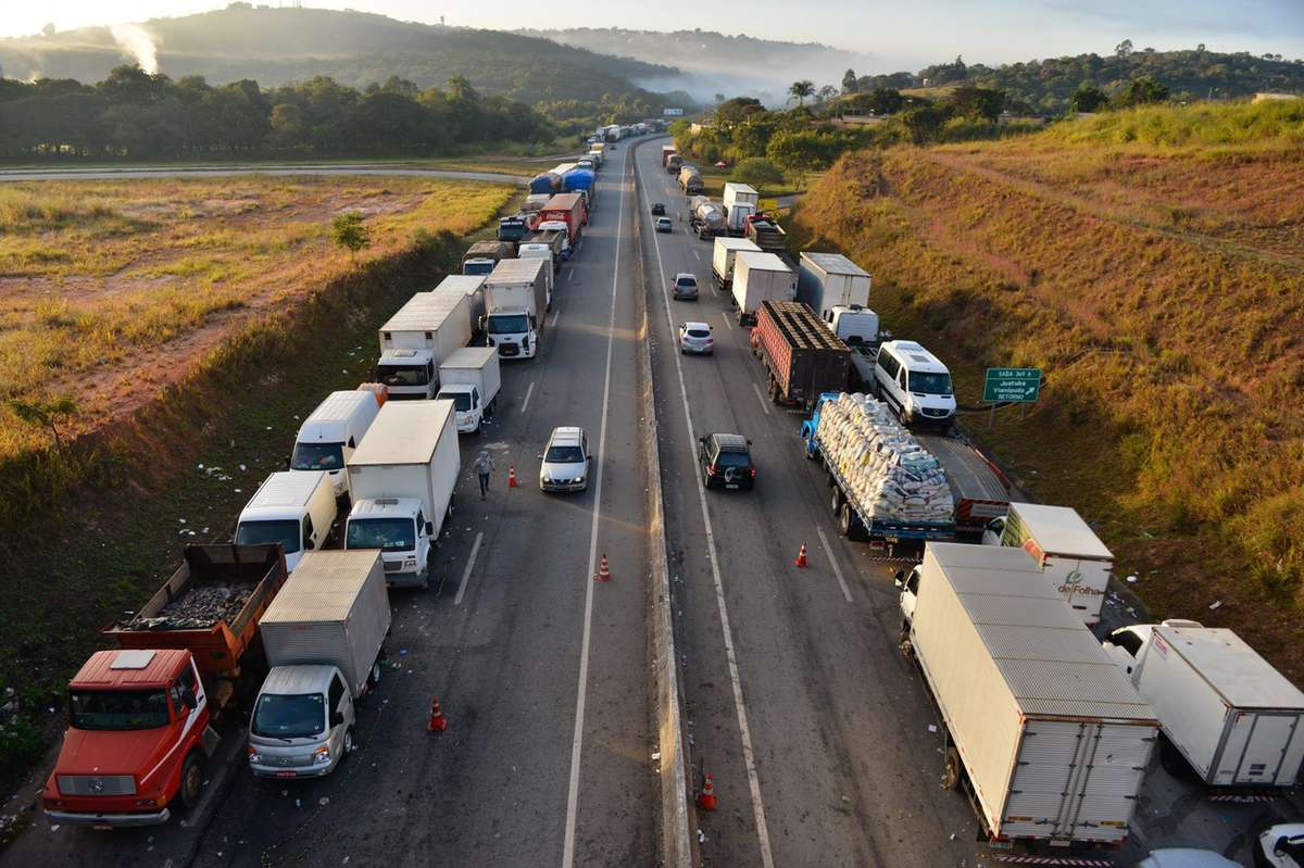 Greve dos caminhoneiros: Justiça proíbe bloqueio nas rodovias em MG 