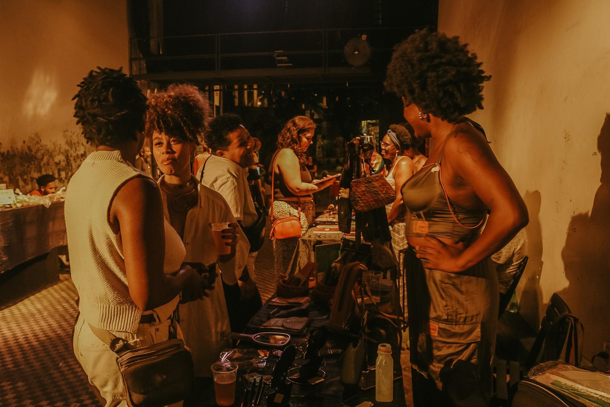 Feira Mercado Negro é realizada no Teatro Espanca desde 2018