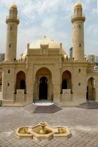 Mesquita Taza Pir. É a maior mesquita em Baku e uma das estruturas arquitetônicas mais importantes d